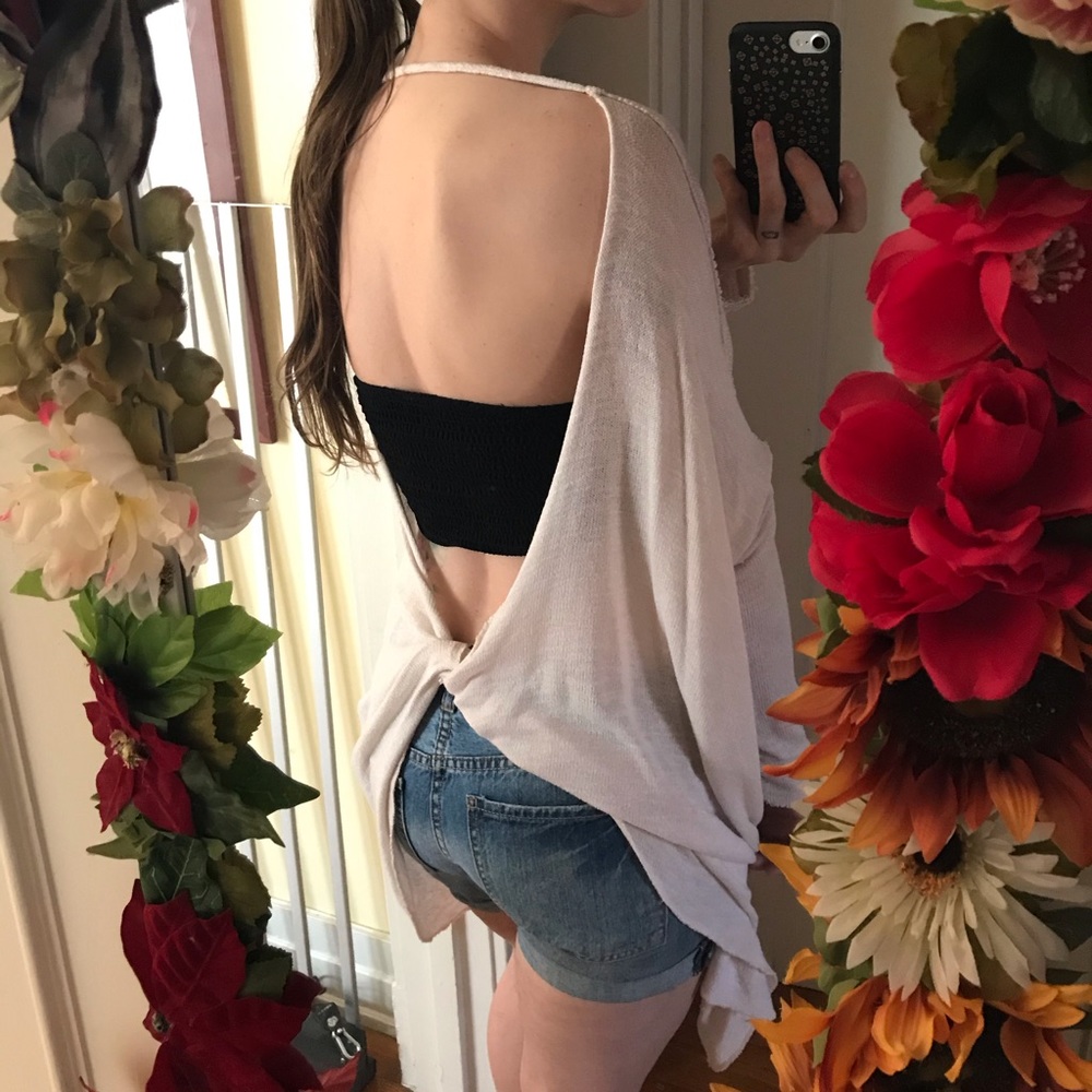 Backless loose fitting shirt